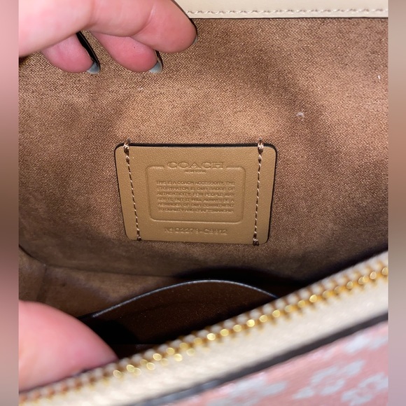 Brand new never used Coach bag. Crossbody/Shoulder bag. Tags included. - Picture 6 of 7